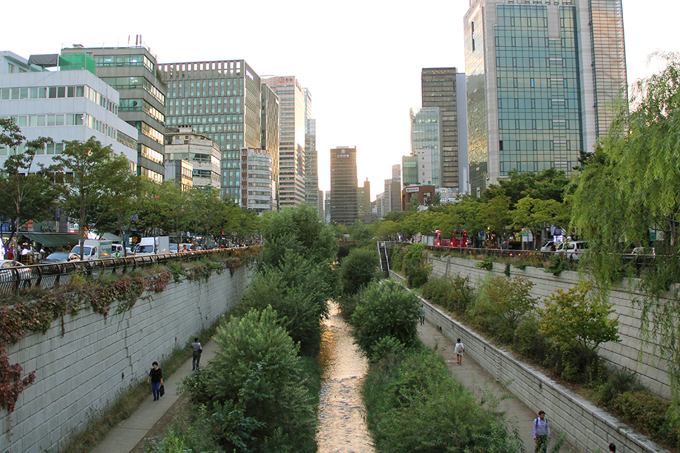 Cheonggyecheon Walk | Seoul, South Korea