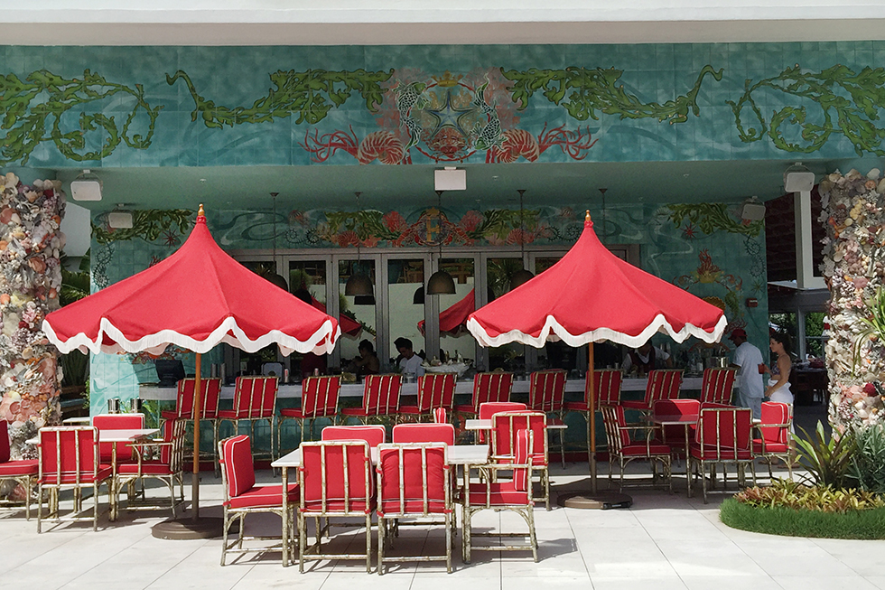 Faena Hotel outdoor bar | Miami, Florida